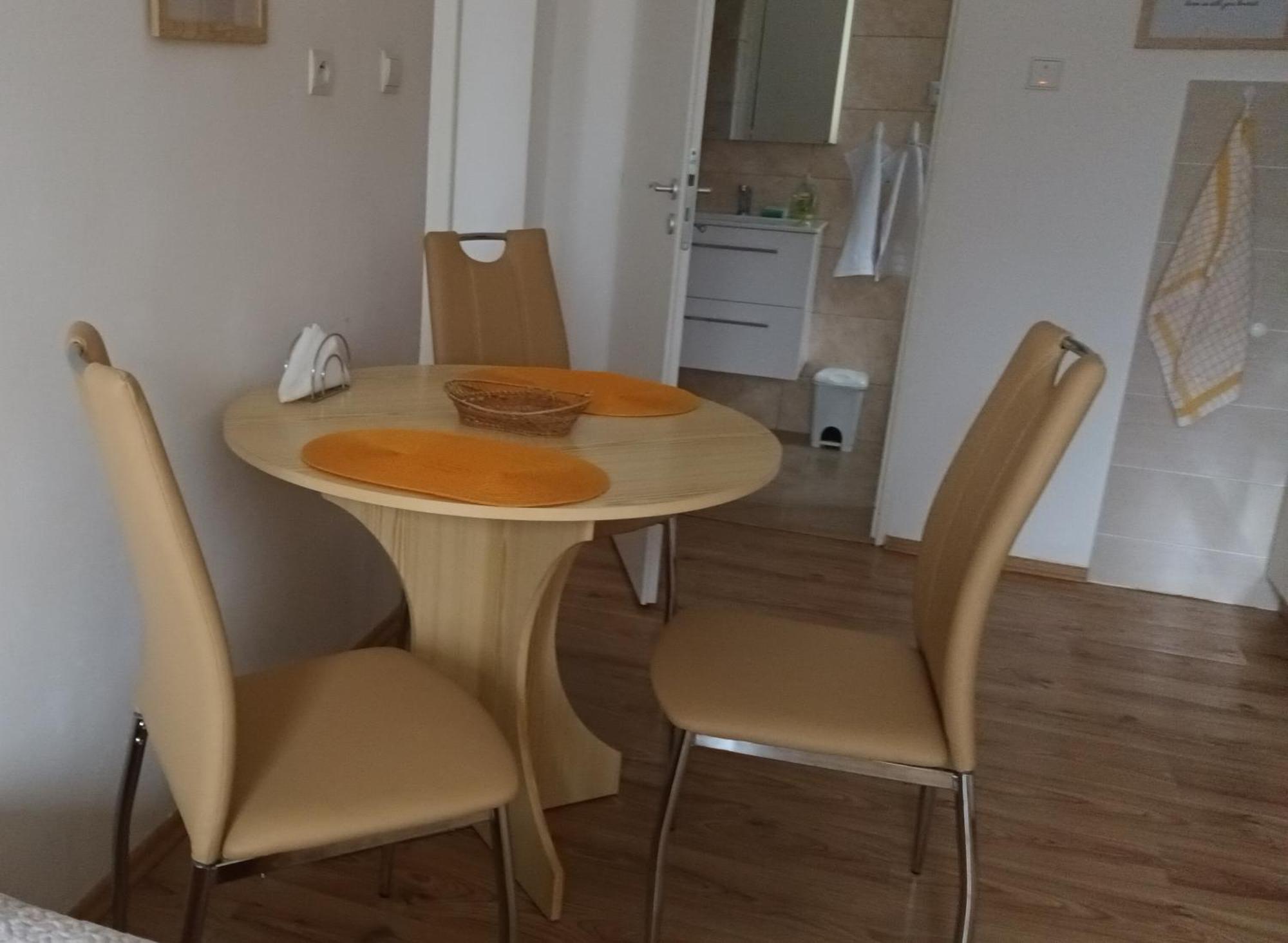 Apartman Alena カルロヴィ・ヴァリ エクステリア 写真